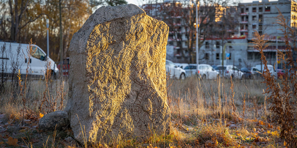 Solbelyst runsten, foto.